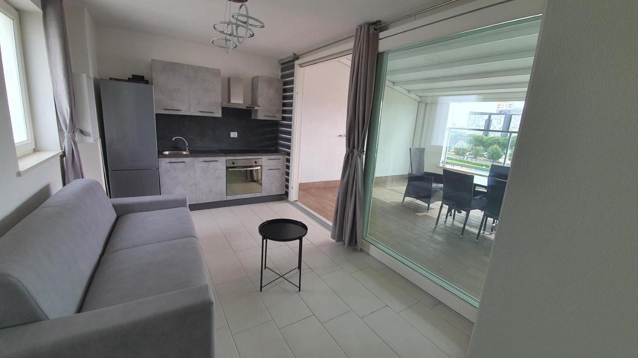Isola Blu Luxury Apartment Лідо-ді-Єзоло Екстер'єр фото